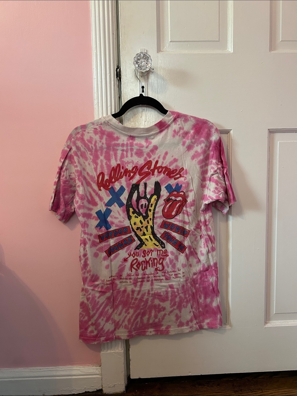 Daydreamer The Rolling Stones Tie-Dye Pink Graphic Tee - Picture 2 of 2